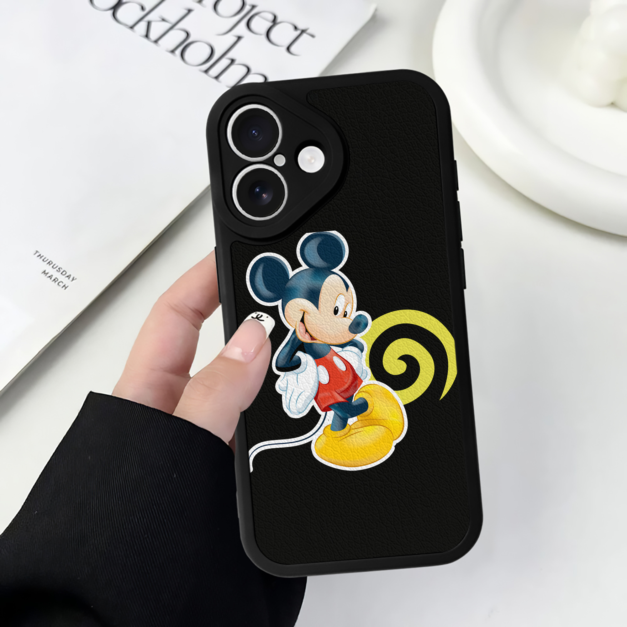（画像用） ミッキーマウス Mickey Mouse 【iPhone 16シリーズ対応】シリコンスマホケース（レザー調） 材質：シリコン